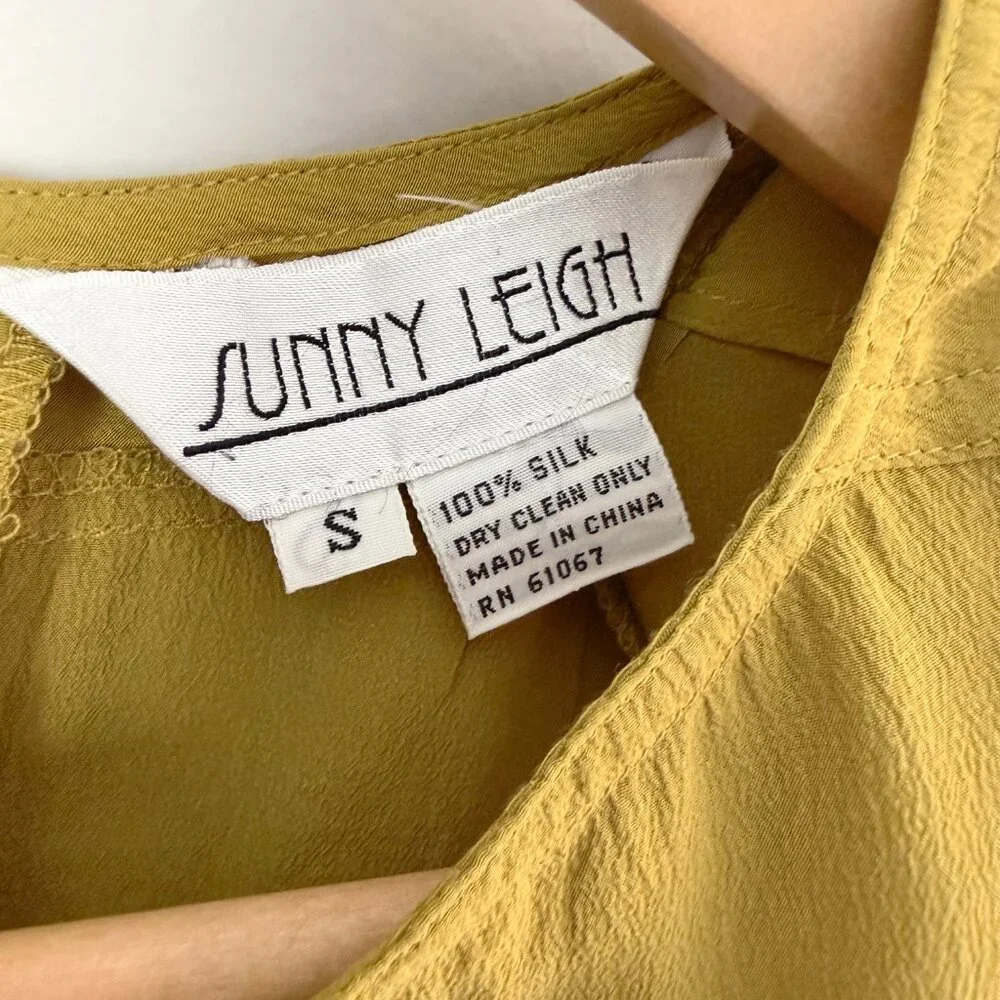 2/$30 Sunny Leigh 100% Silk Short Sleeve Top Small - Picture 4 of 4